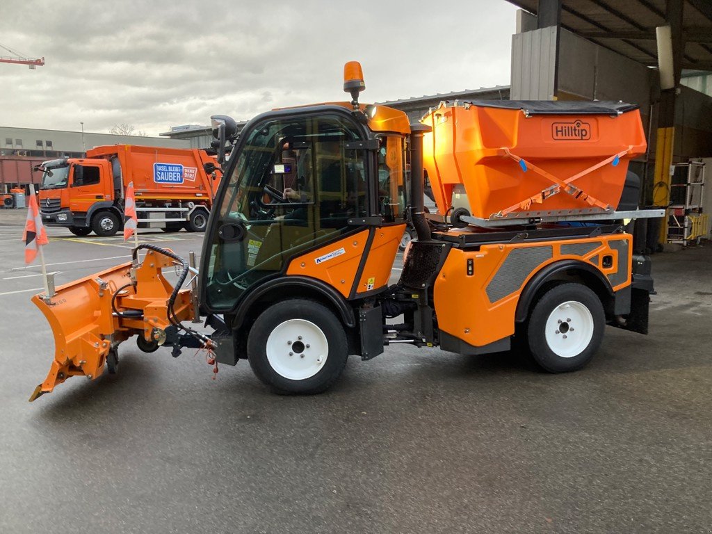 Kommunalfahrzeug Türe ait Multihog CL75, Ausstellungsmaschine içinde Regensdorf (resim 1)