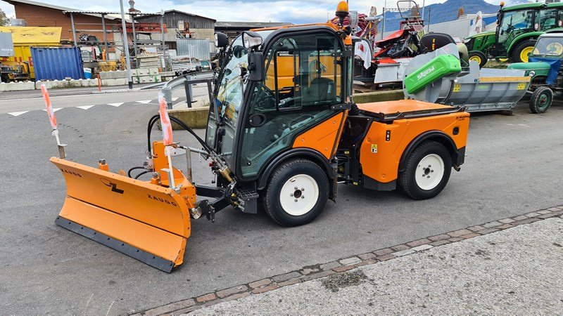 Kommunalfahrzeug des Typs Multihog CX55, Gebrauchtmaschine in Altendorf (Bild 1)