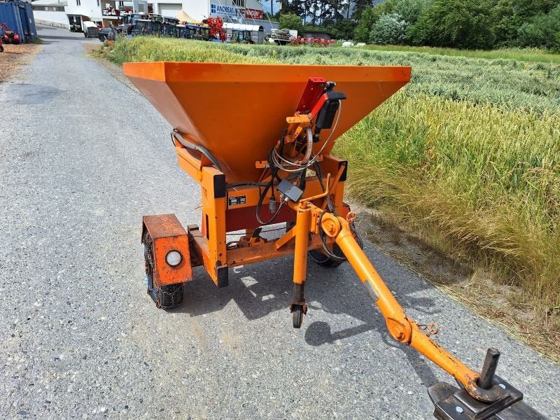 Kommunalfahrzeug des Typs Rauch SU 602 Salzstreuer, Gebrauchtmaschine in Chur (Bild 2)