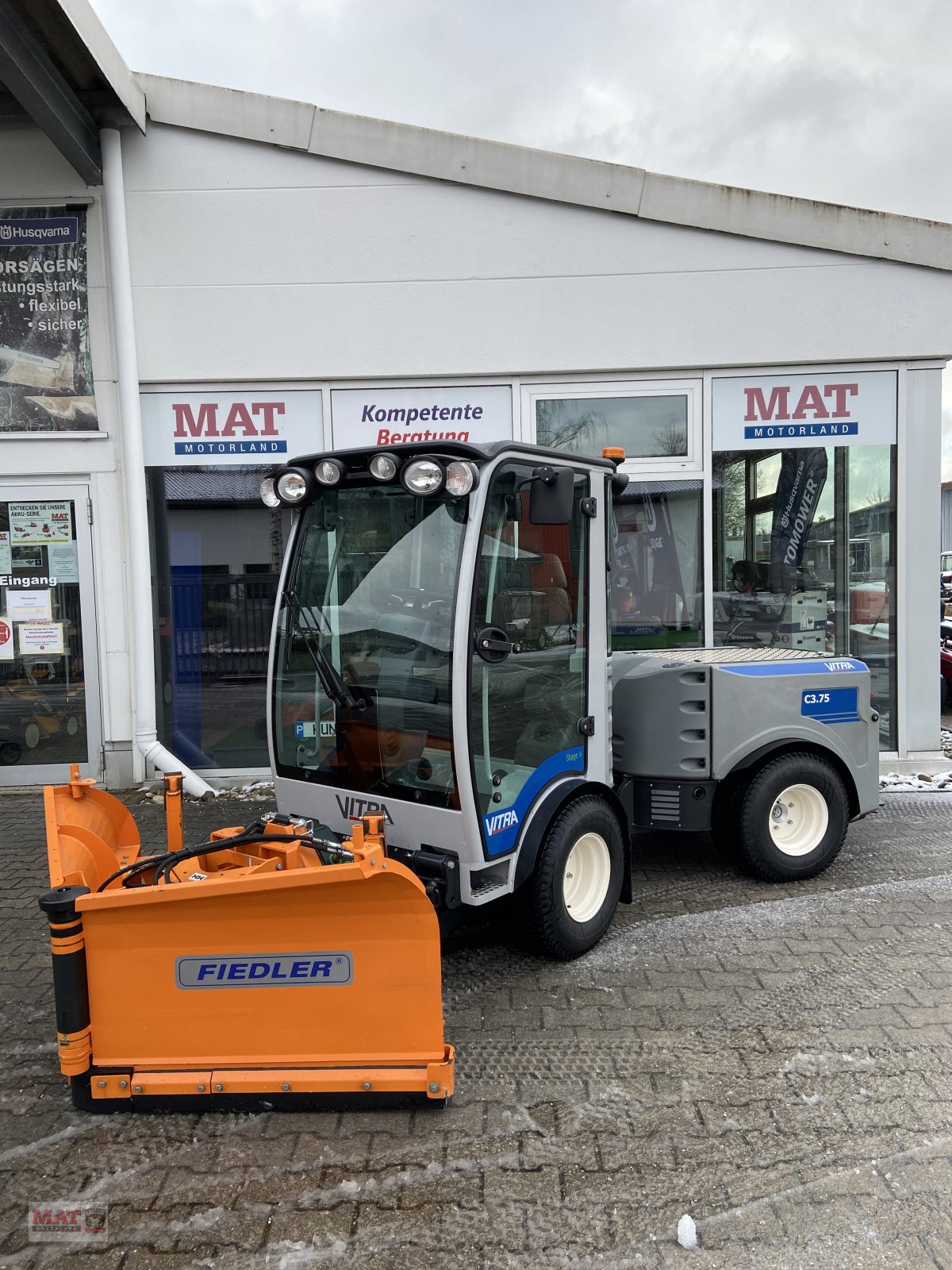 Kommunalfahrzeug des Typs Vitra C 3.75, Neumaschine in Waldkraiburg (Bild 1)