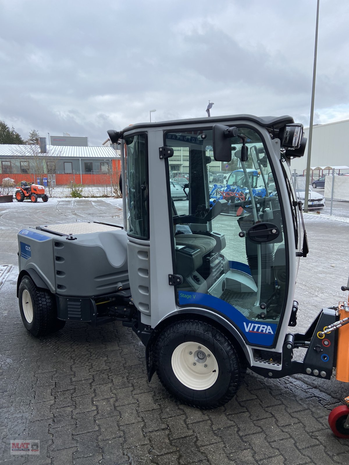 Kommunalfahrzeug des Typs Vitra C 3.75, Neumaschine in Waldkraiburg (Bild 6)