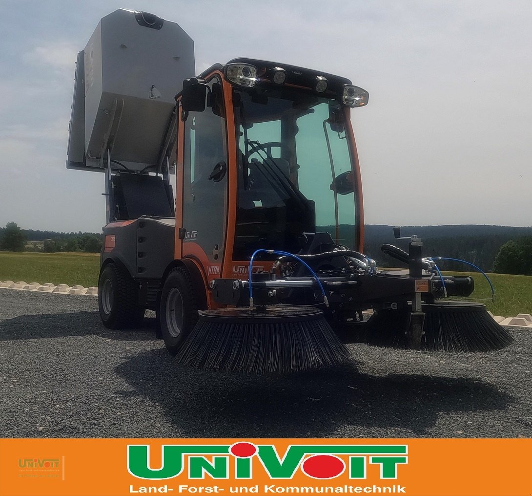 Kommunalfahrzeug des Typs Vitra Vitra Knicklenker mit 75 PS Kommunal Kehr Schneepflug Streuer Winterdienst, Neumaschine in Warmensteinach (Bild 7)