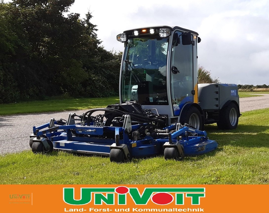 Kommunalfahrzeug des Typs Vitra Vitra Knicklenker mit 75 PS Kommunal Kehr Schneepflug Streuer Winterdienst, Neumaschine in Warmensteinach (Bild 17)