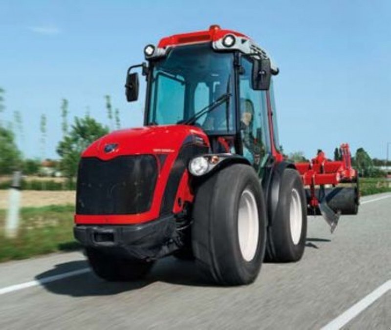 Kommunaltraktor typu Antonio Carraro TONY 8900 SR Schlepper Traktor Holder Fendt NEU, Neumaschine v Aigen-Schlägl (Obrázek 4)