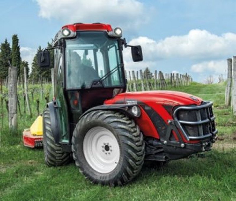 Kommunaltraktor typu Antonio Carraro TONY 8900 SR Schlepper Traktor Holder Fendt NEU, Neumaschine v Aigen-Schlägl (Obrázek 7)