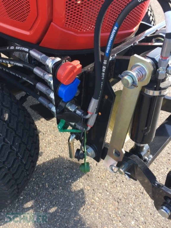 Kommunaltraktor typu Branson 2505H, Neumaschine v St. Märgen (Obrázek 8)