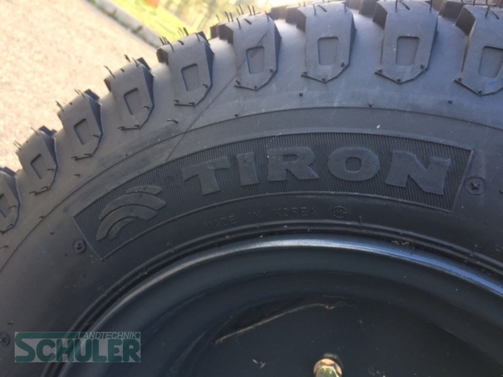 Kommunaltraktor typu Branson 2505H, Neumaschine v St. Märgen (Obrázek 15)