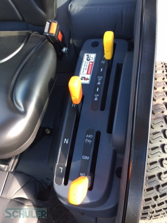 Kommunaltraktor typu Branson 2505H, Neumaschine v St. Märgen (Obrázek 18)