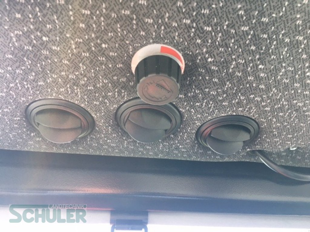 Kommunaltraktor typu Branson 2505H, Neumaschine v St. Märgen (Obrázek 25)