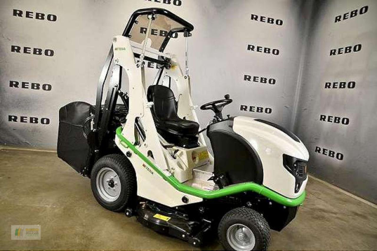 Kommunaltraktor of the type Etesia BUFFALO, Neumaschine in Bredstedt (Picture 1)