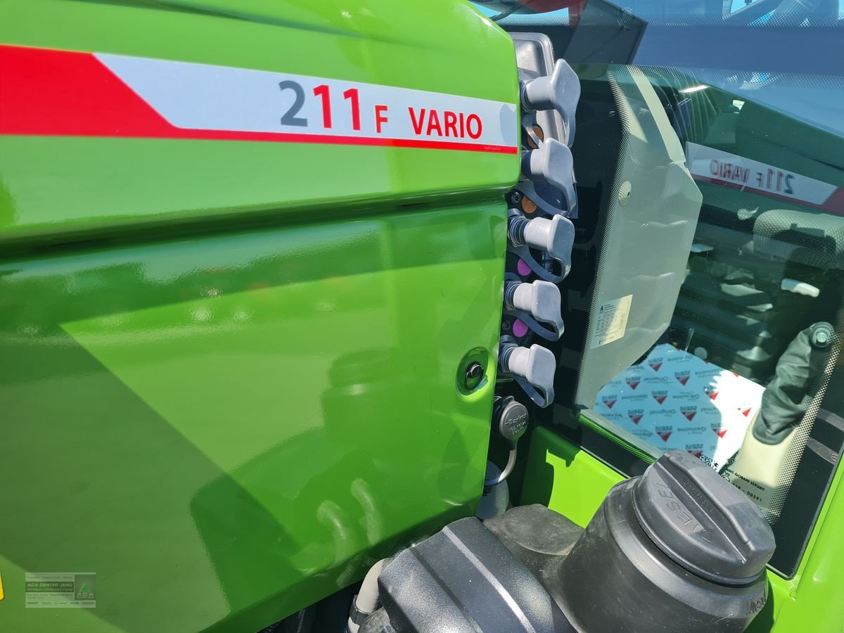 Kommunaltraktor tip Fendt 211 Vario F, Gebrauchtmaschine in Gerasdorf (Poză 21)