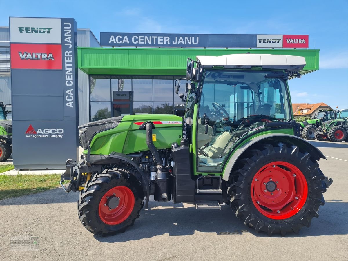 Kommunaltraktor des Typs Fendt 211 Vario F, Gebrauchtmaschine in Gerasdorf (Bild 2)