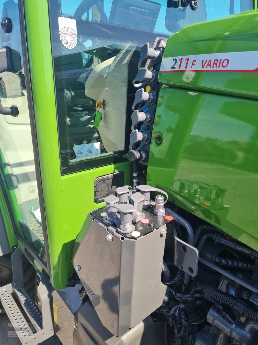 Kommunaltraktor a típus Fendt 211 Vario F, Gebrauchtmaschine ekkor: Gerasdorf (Kép 20)