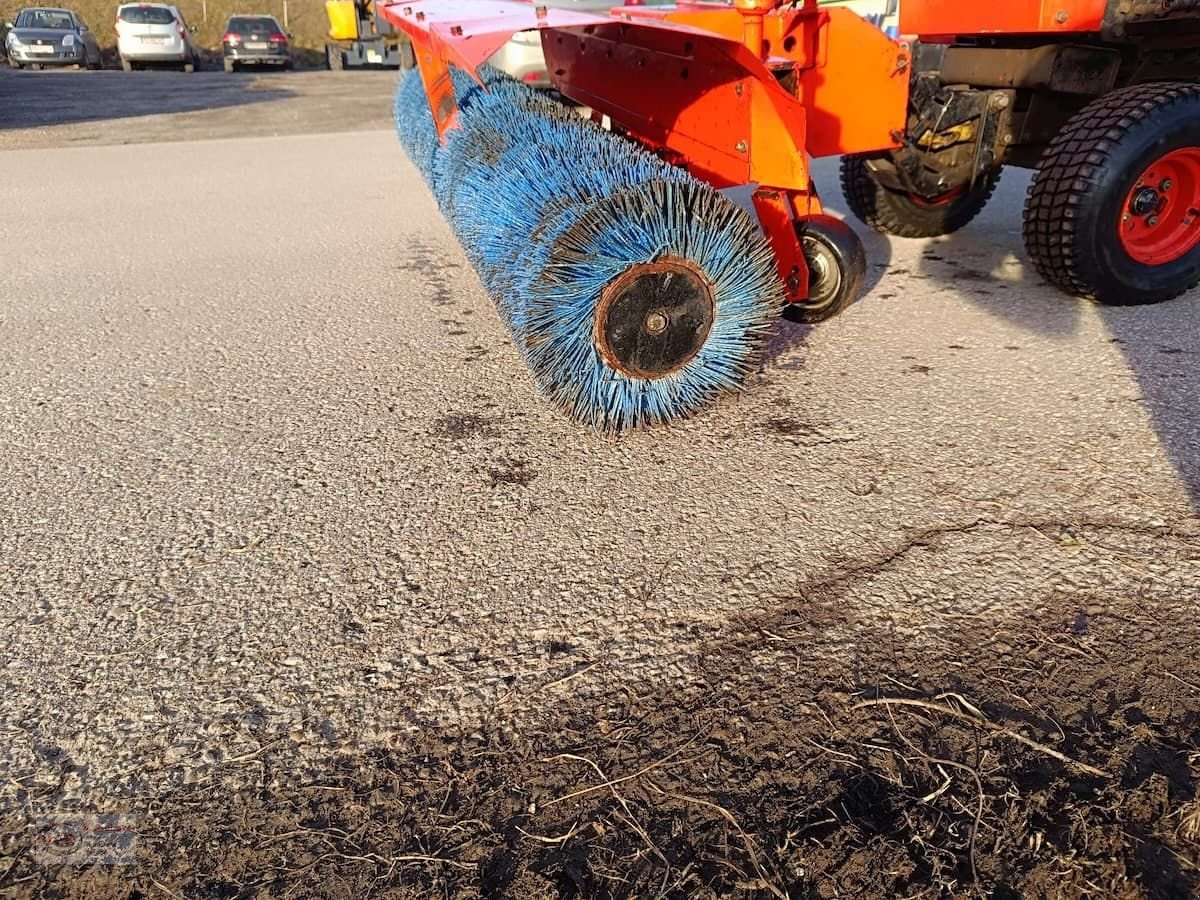 Kommunaltraktor des Typs Hako Hakotrac 2300D inkl. Kehrmaschine und hydr. Schn, Gebrauchtmaschine in Dimbach (Bild 7)