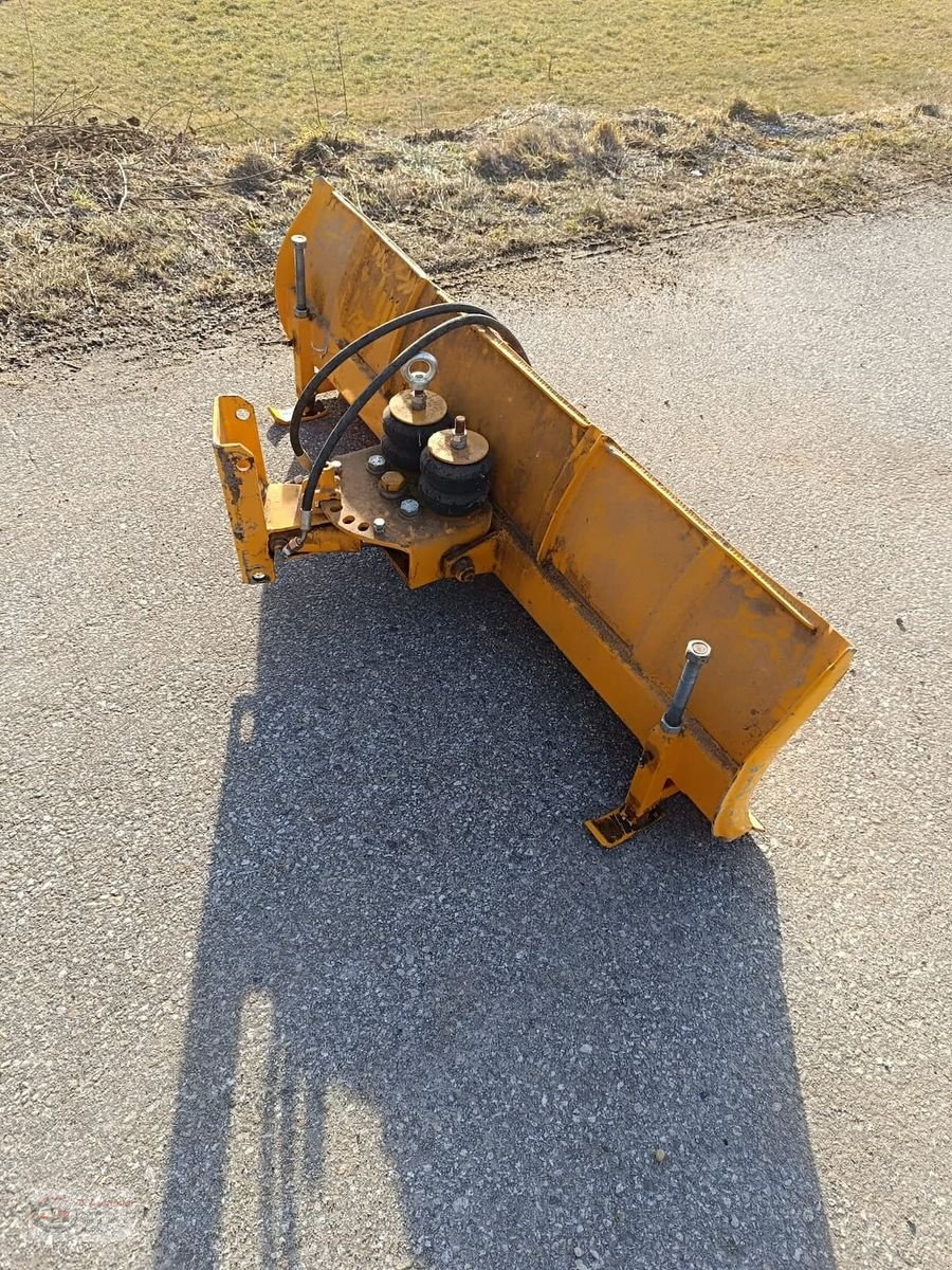 Kommunaltraktor des Typs Hako Hakotrac 2300D inkl. Kehrmaschine und hydr. Schn, Gebrauchtmaschine in Dimbach (Bild 9)