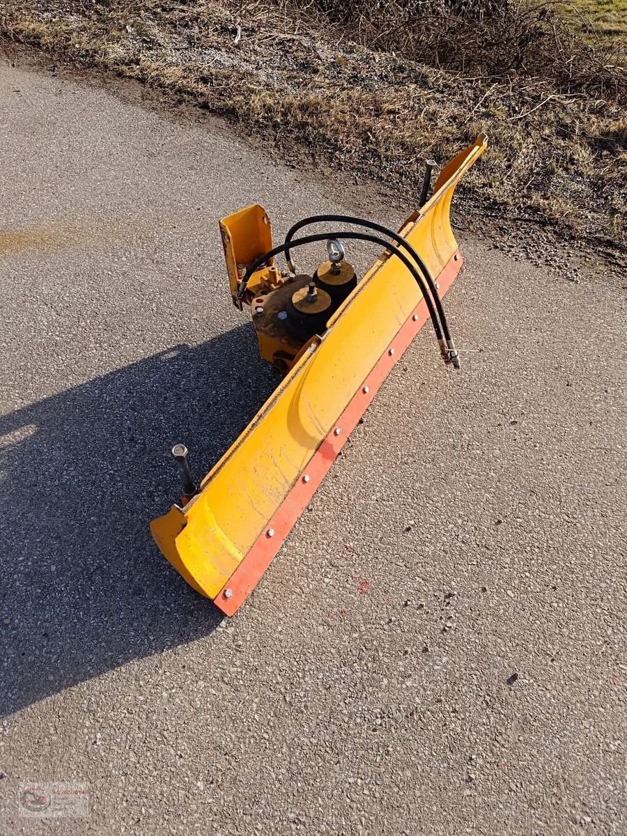 Kommunaltraktor des Typs Hako Hakotrac 2300D inkl. Kehrmaschine und hydr. Schn, Gebrauchtmaschine in Dimbach (Bild 11)