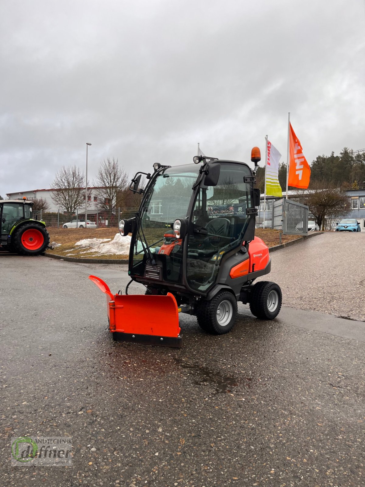 Kommunaltraktor Türe ait Husqvarna P 525 DX mit Kabine, Neumaschine içinde Münsingen (resim 1)