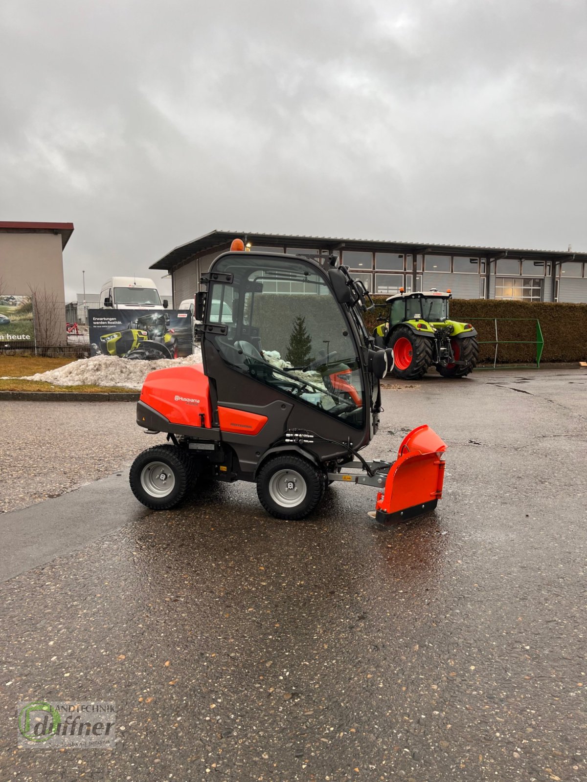 Kommunaltraktor Türe ait Husqvarna P 525 DX mit Kabine, Neumaschine içinde Münsingen (resim 2)