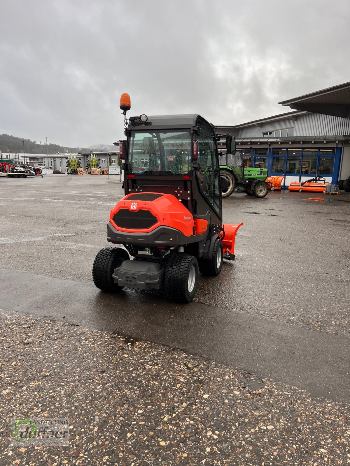 Kommunaltraktor Türe ait Husqvarna P 525 DX mit Kabine, Neumaschine içinde Münsingen (resim 3)