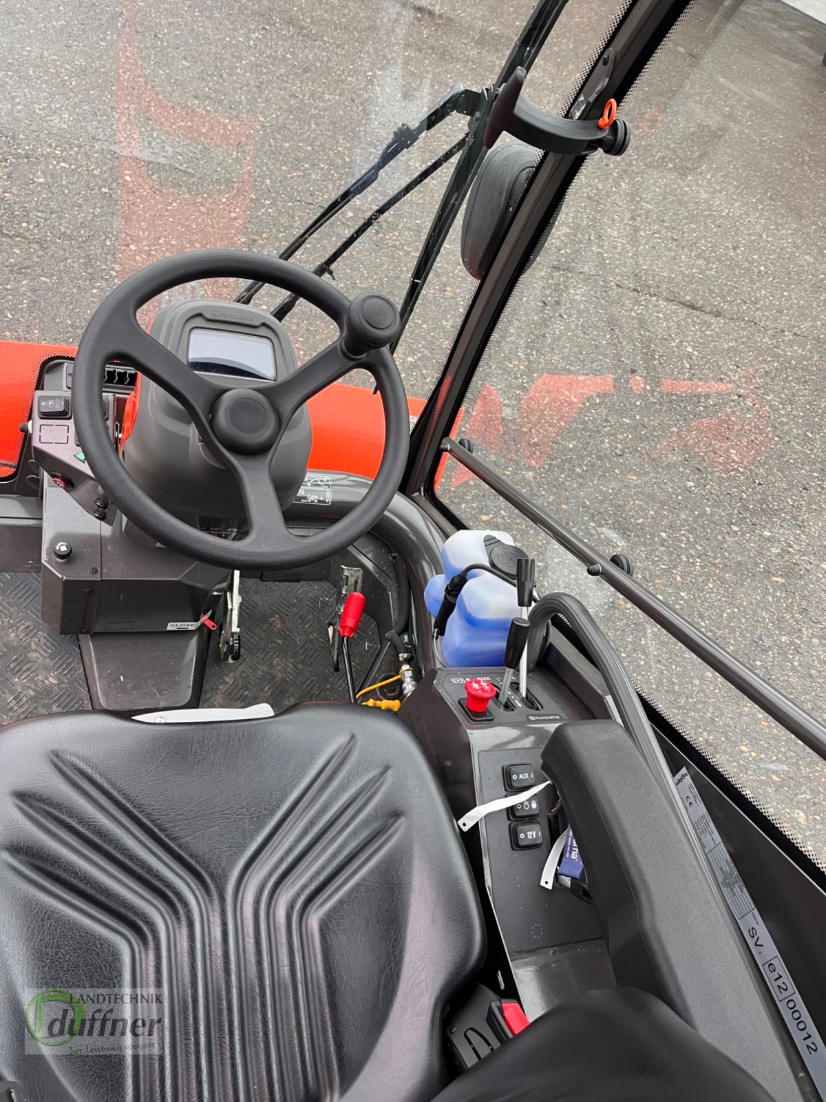 Kommunaltraktor Türe ait Husqvarna P 525 DX mit Kabine, Neumaschine içinde Münsingen (resim 4)