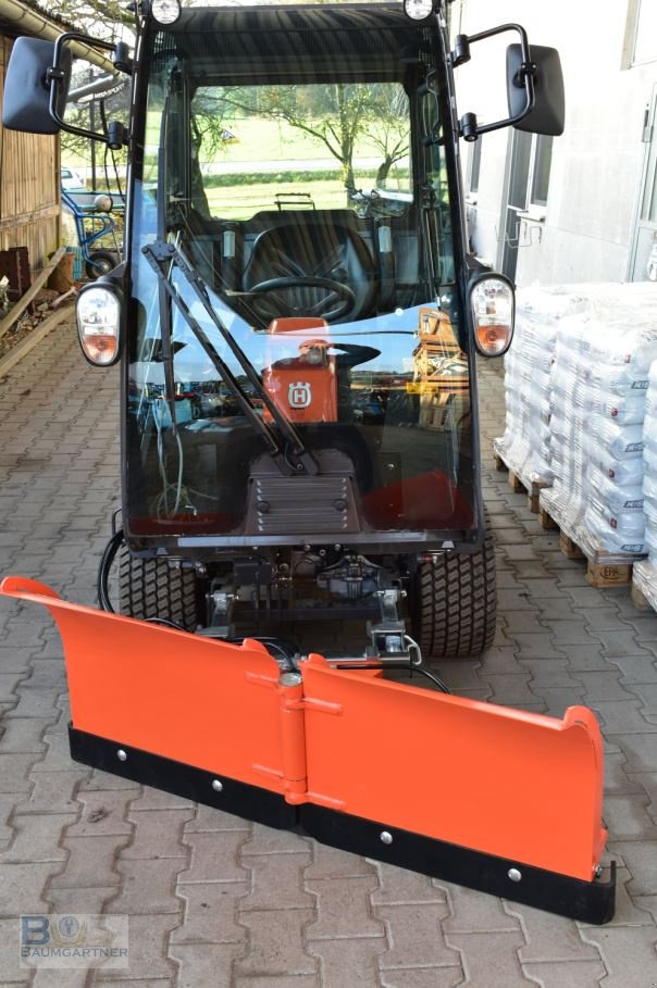 Kommunaltraktor des Typs Husqvarna Rider P525 DX Winterdienst Schneeschild V-Pflug Salzstreuer, Neumaschine in Frontenhausen (Bild 4)