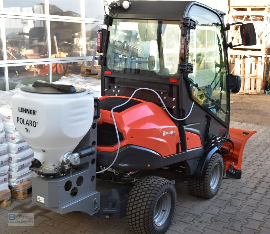 Kommunaltraktor des Typs Husqvarna Rider P525 DX Winterdienst Schneeschild V-Pflug Salzstreuer, Neumaschine in Frontenhausen (Bild 2)