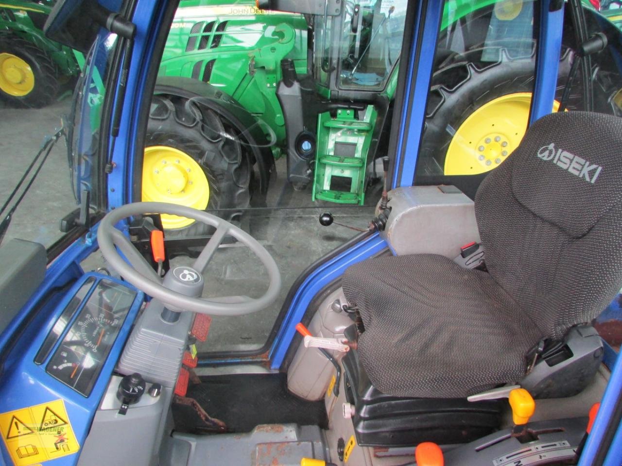 Kommunaltraktor typu Iseki TH 4330AHL, Gebrauchtmaschine v Bad Wildungen - Wega (Obrázek 3)