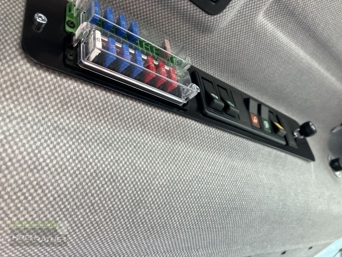 Kommunaltraktor des Typs Iseki TM 3217 AHLK mit Kabine, Neumaschine in Kronstorf (Bild 19)