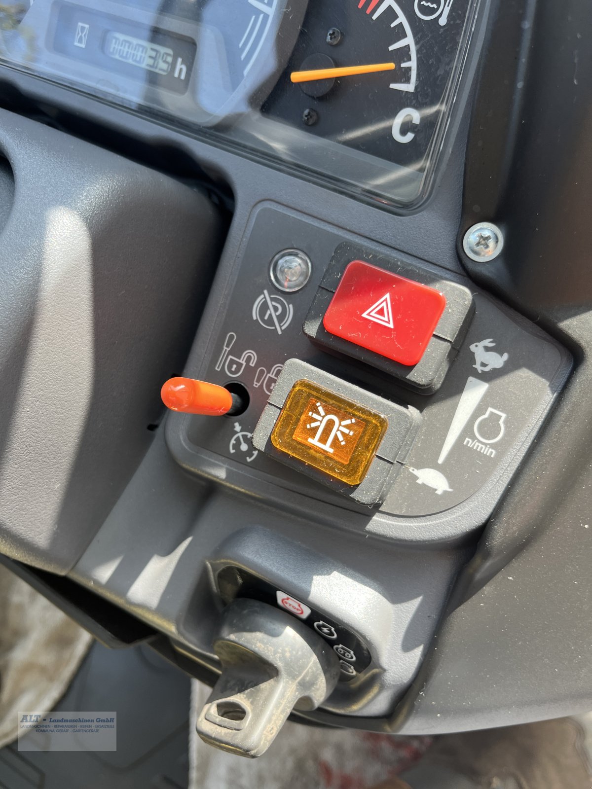 Kommunaltraktor des Typs Iseki TXGS 24, Neumaschine in Eppelborn (Bild 7)