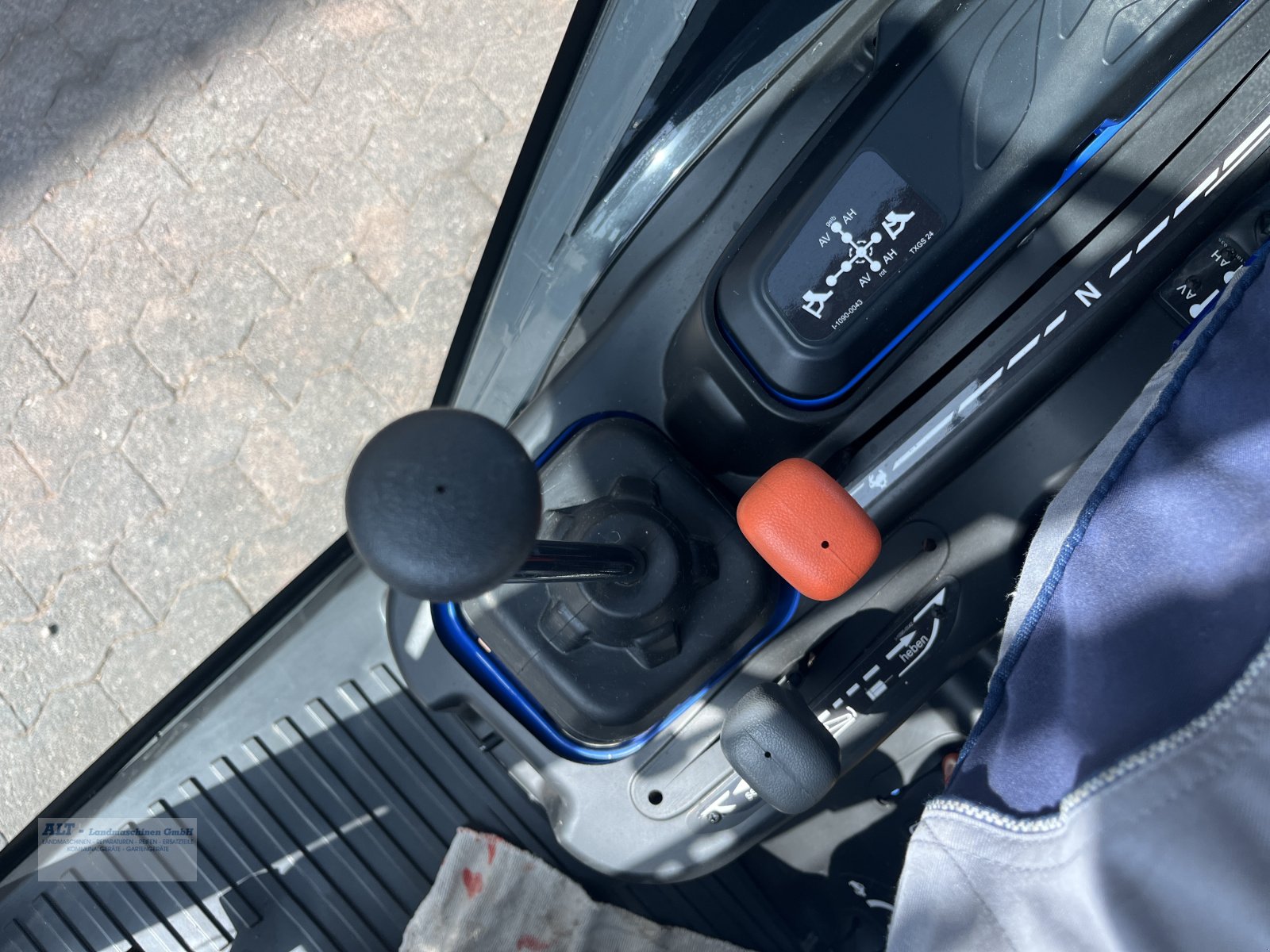 Kommunaltraktor des Typs Iseki TXGS 24, Neumaschine in Eppelborn (Bild 9)