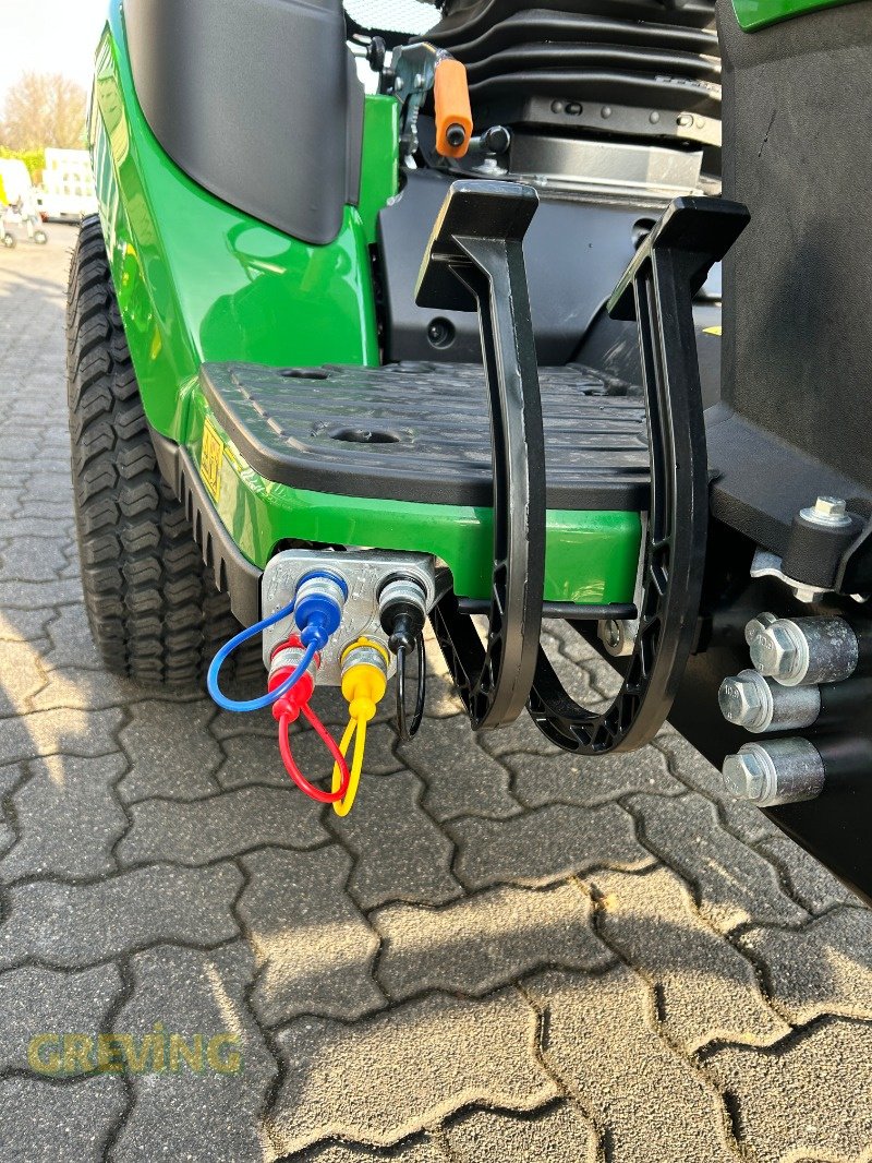 Kommunaltraktor of the type John Deere 1026R ROPS, Neumaschine in Wesseling-Berzdorf (Picture 8)