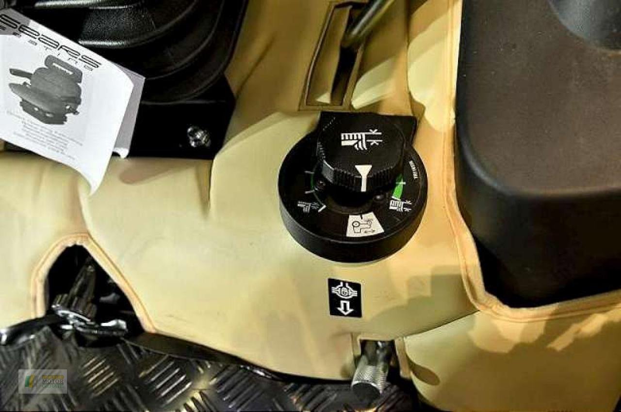 Kommunaltraktor des Typs John Deere 1026R TRAKTOR, Neumaschine in Albersdorf (Bild 7)