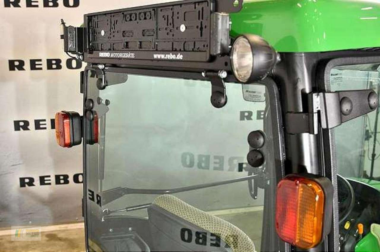 Kommunaltraktor des Typs John Deere 1026R TRAKTOR, Neumaschine in Albersdorf (Bild 10)