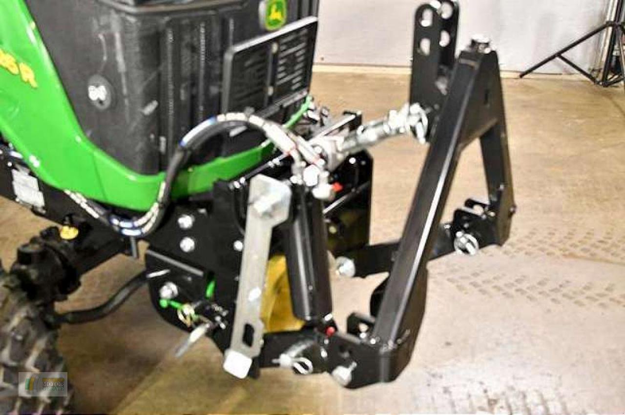 Kommunaltraktor типа John Deere 1026R TRAKTOR, Neumaschine в Bredstedt (Фотография 3)