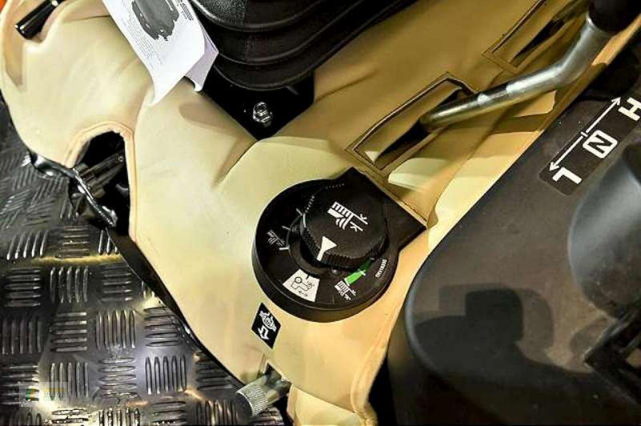 Kommunaltraktor типа John Deere 1026R TRAKTOR, Neumaschine в Bredstedt (Фотография 9)