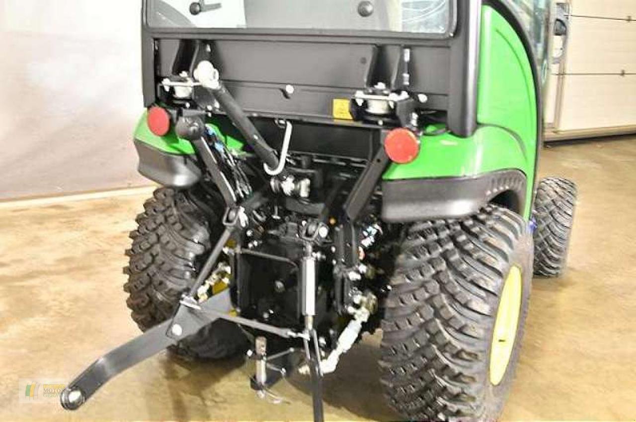 Kommunaltraktor del tipo John Deere 1026R TRAKTOR, Neumaschine en Albersdorf (Imagen 3)