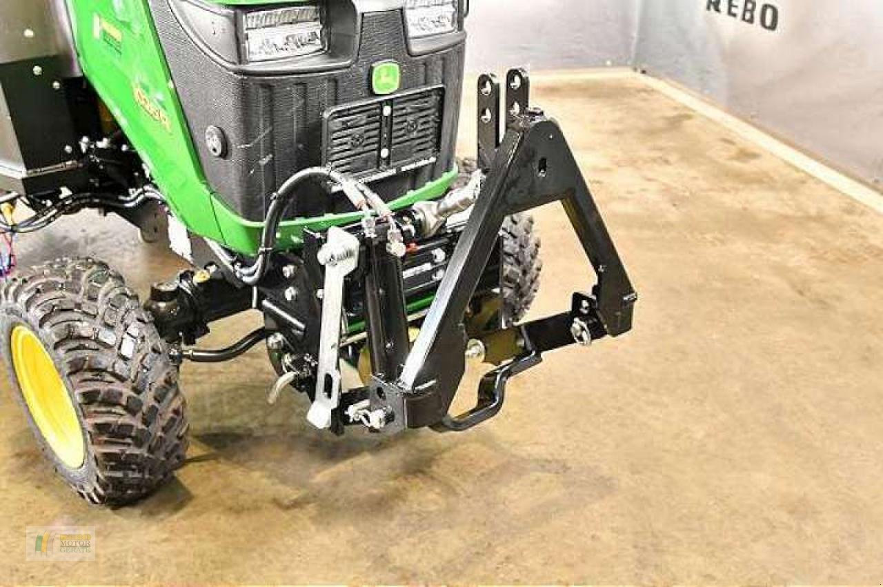 Kommunaltraktor del tipo John Deere 1026R TRAKTOR, Neumaschine en Albersdorf (Imagen 9)