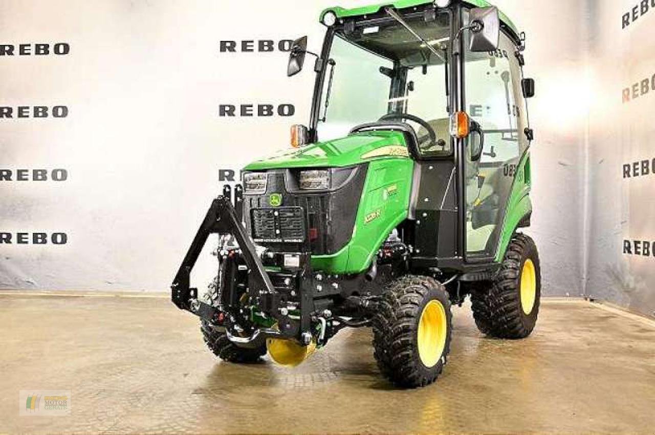Kommunaltraktor del tipo John Deere 1026R TRAKTOR, Neumaschine en Bredstedt (Imagen 1)