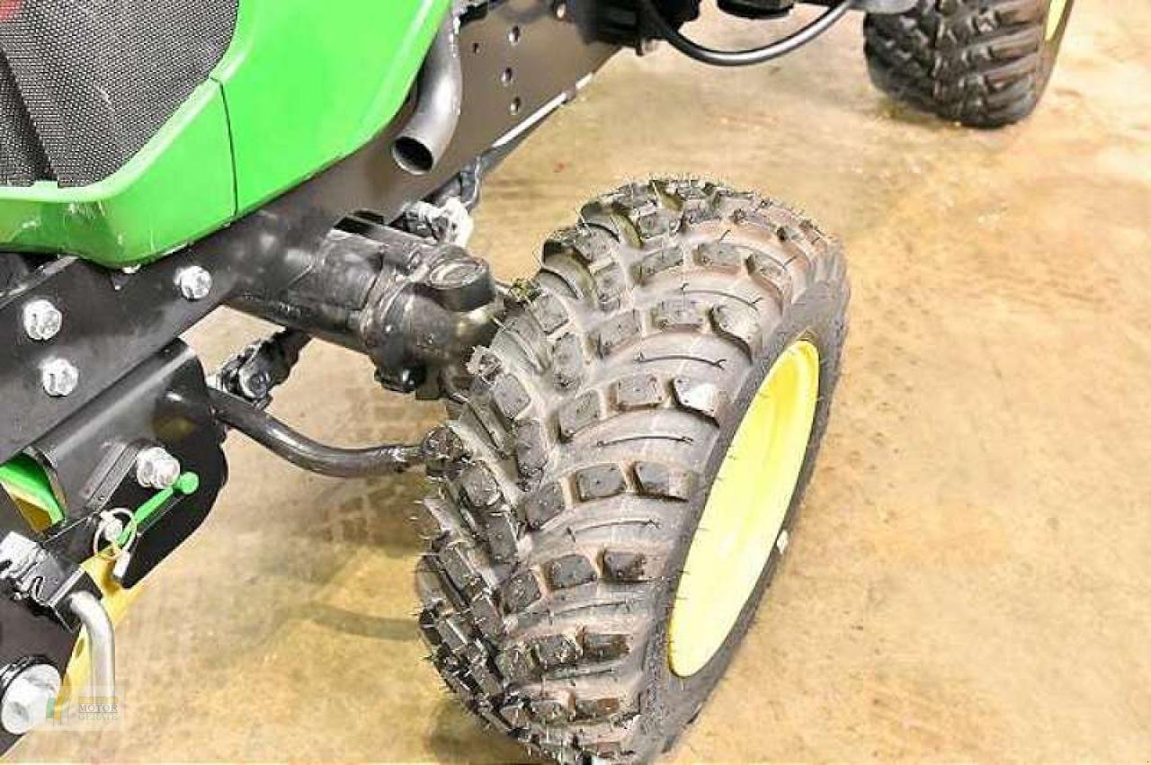 Kommunaltraktor del tipo John Deere 1026R TRAKTOR, Neumaschine en Bredstedt (Imagen 4)