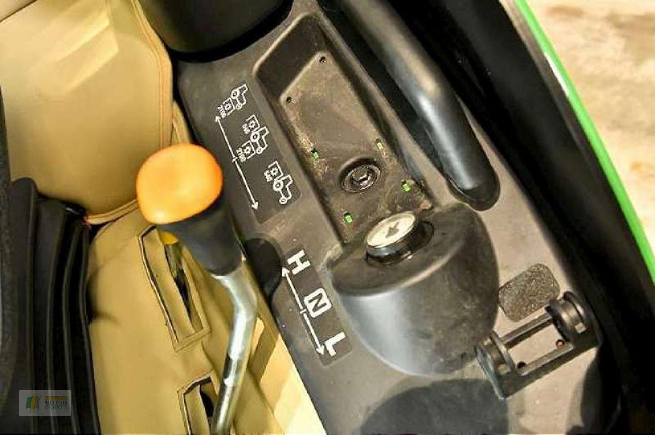 Kommunaltraktor типа John Deere 1026R TRAKTOR, Neumaschine в Bredstedt (Фотография 7)