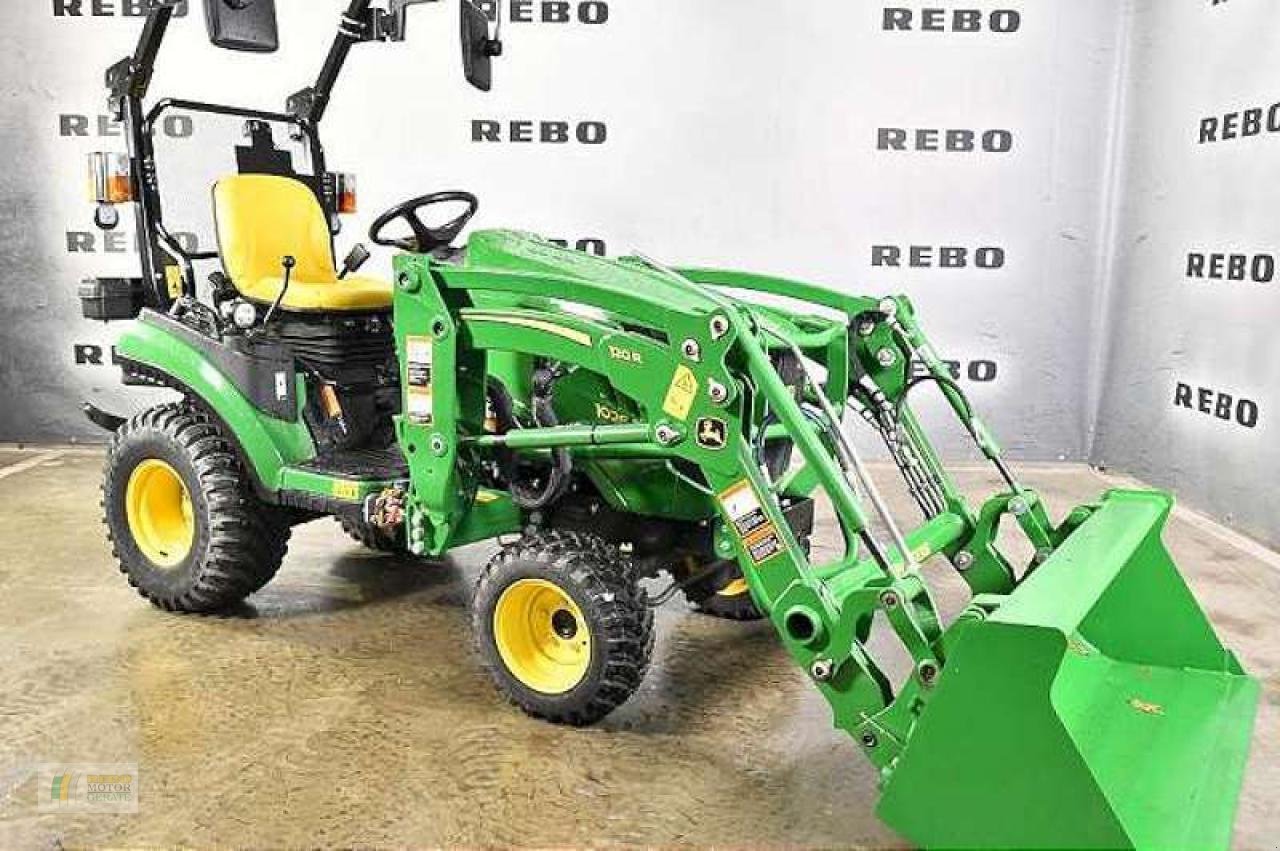 Kommunaltraktor of the type John Deere 1026R TRAKTOR, Neumaschine in Bredstedt (Picture 1)