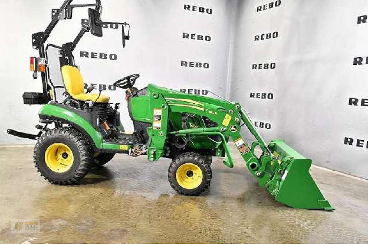 Kommunaltraktor of the type John Deere 1026R TRAKTOR, Neumaschine in Bredstedt (Picture 2)