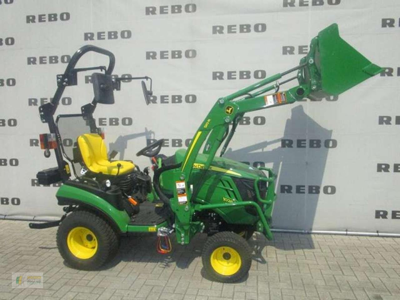 Kommunaltraktor del tipo John Deere 1026R TRAKTOR, Neumaschine en Cloppenburg (Imagen 1)