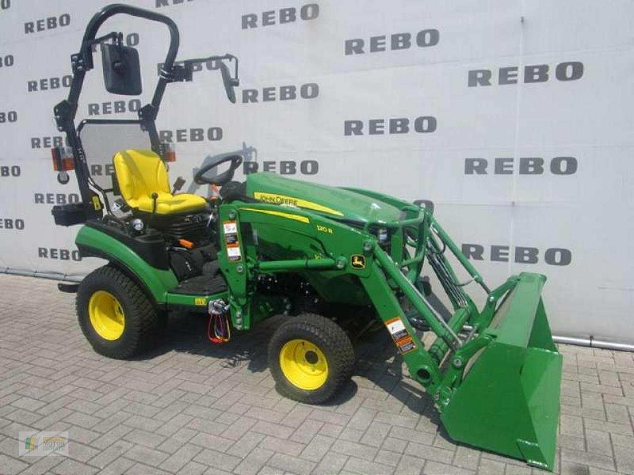 Kommunaltraktor del tipo John Deere 1026R TRAKTOR, Neumaschine en Cloppenburg (Imagen 2)