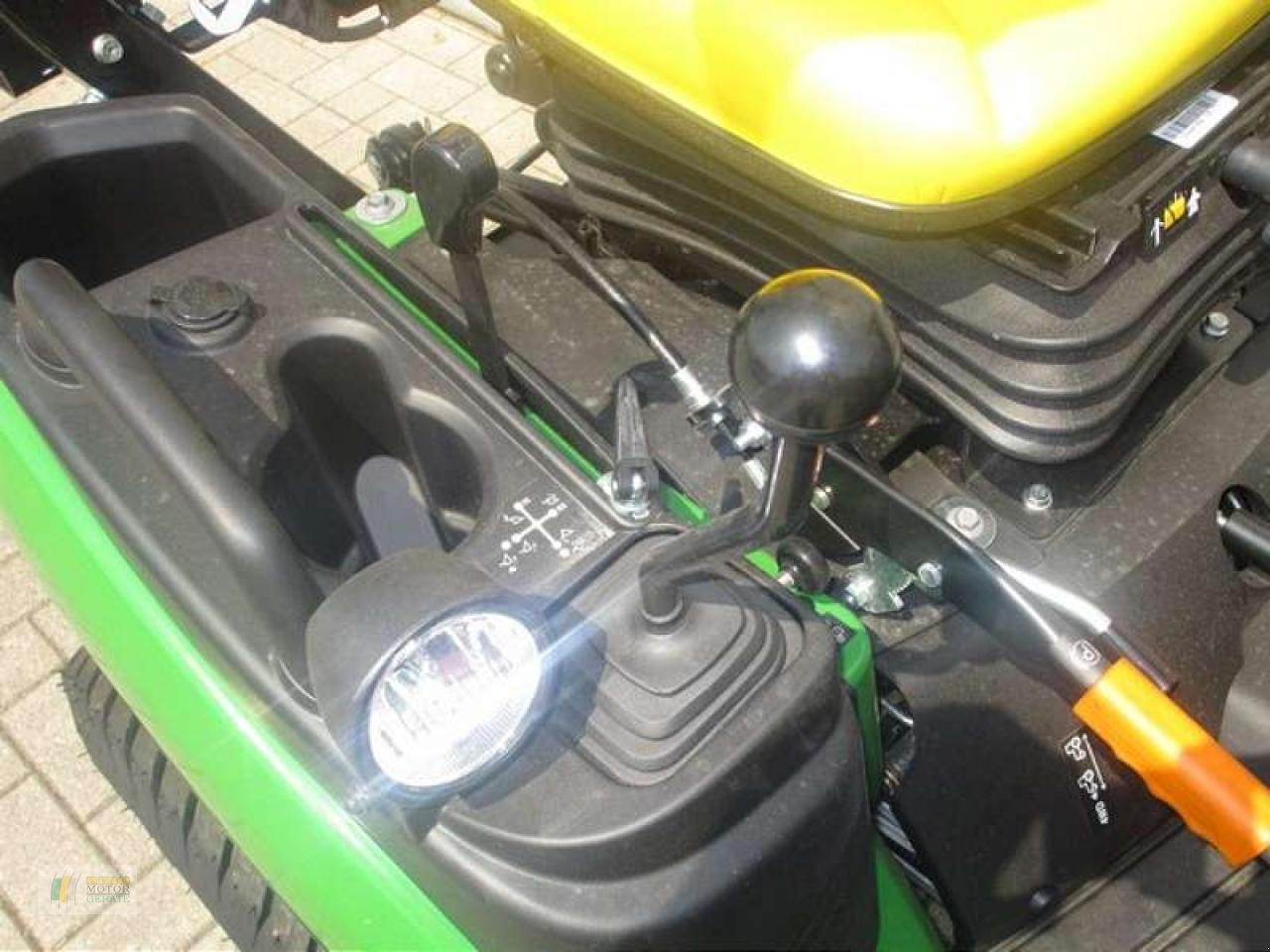 Kommunaltraktor del tipo John Deere 1026R TRAKTOR, Neumaschine en Cloppenburg (Imagen 4)