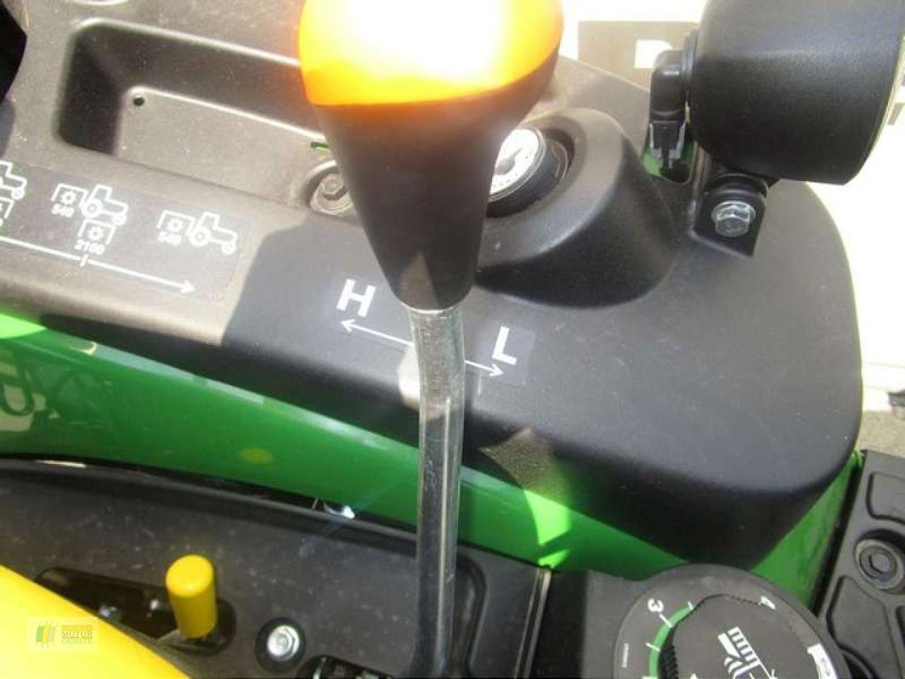 Kommunaltraktor del tipo John Deere 1026R TRAKTOR, Neumaschine en Cloppenburg (Imagen 7)