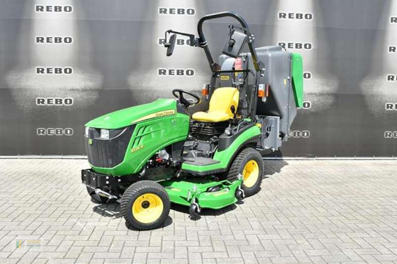 Kommunaltraktor van het type John Deere 1026R TRAKTOR, Neumaschine in Winsen (Foto 1)