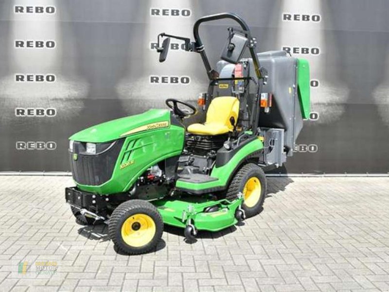 Kommunaltraktor van het type John Deere 1026R TRAKTOR, Neumaschine in Winsen (Foto 1)