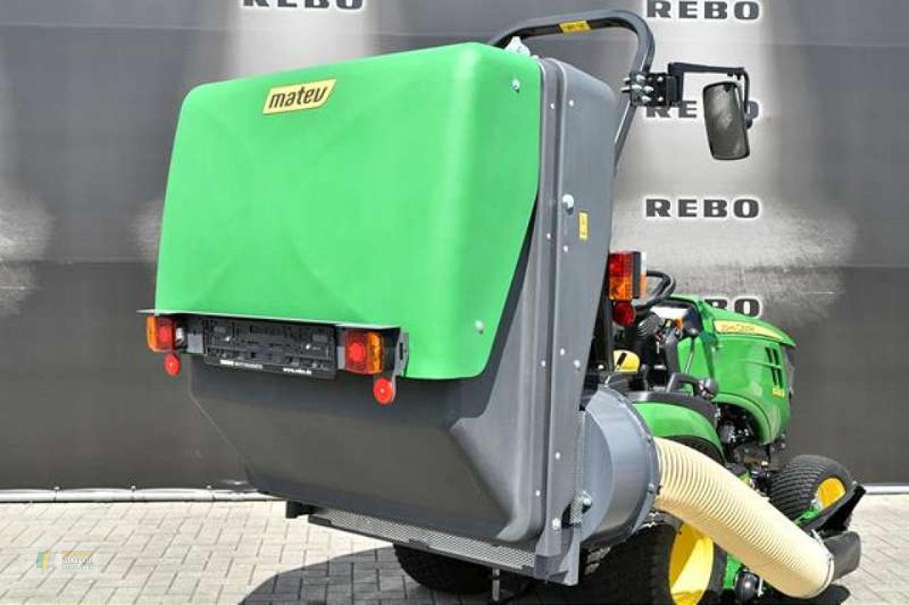 Kommunaltraktor van het type John Deere 1026R TRAKTOR, Neumaschine in Winsen (Foto 3)