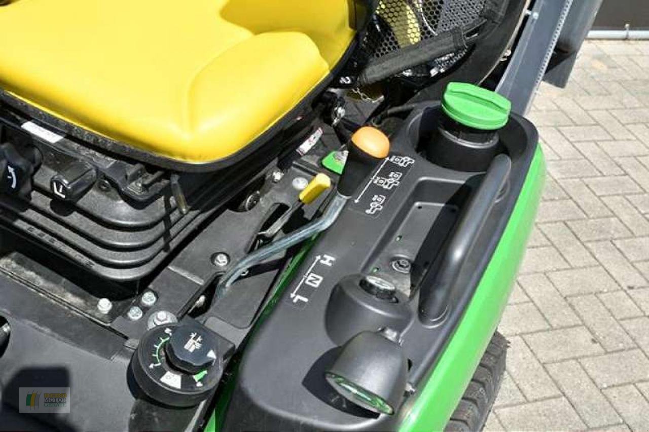 Kommunaltraktor van het type John Deere 1026R TRAKTOR, Neumaschine in Winsen (Foto 5)